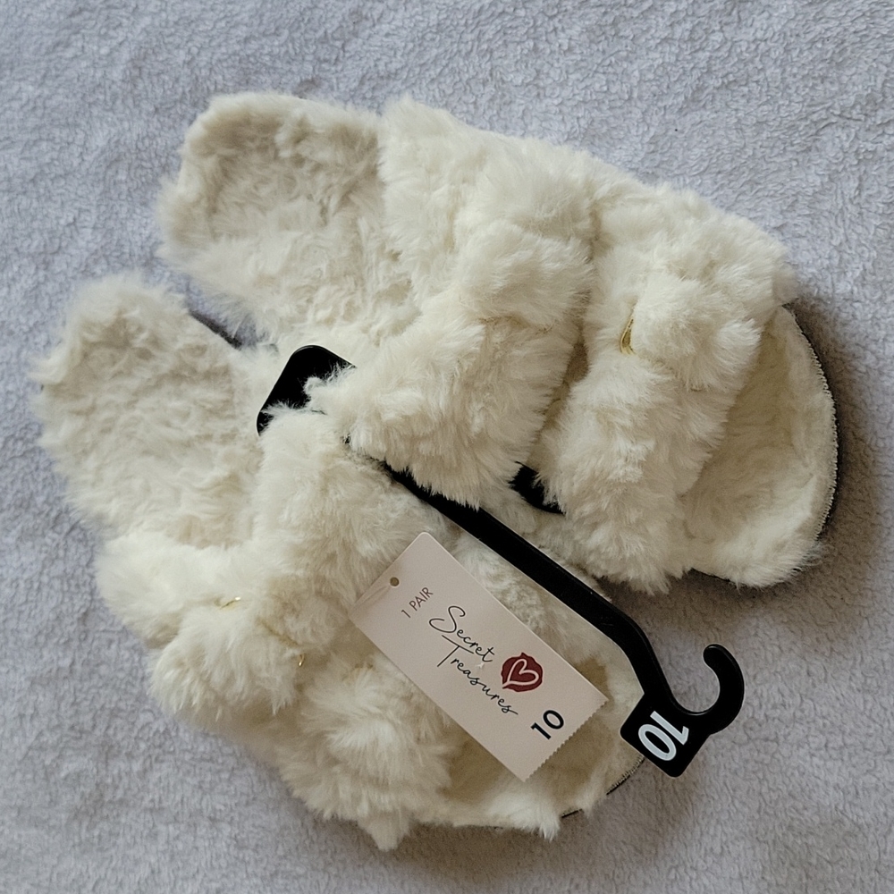 Secret Treasures White Fuzzy Slippers Size 9